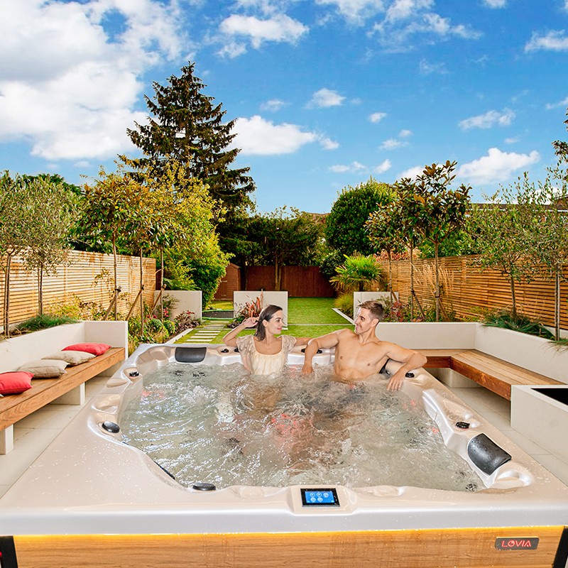 outdoor jacuzzi tub