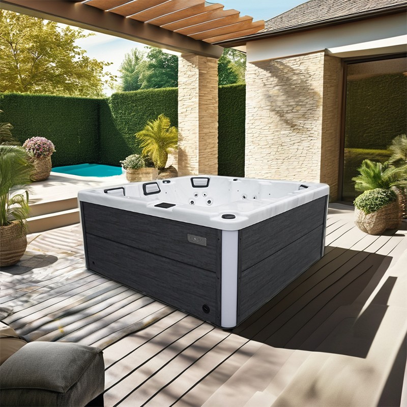 outdoor Jacuzzi