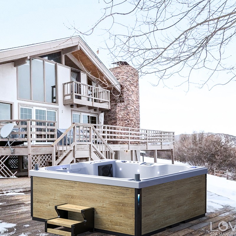 outdoor hot tub