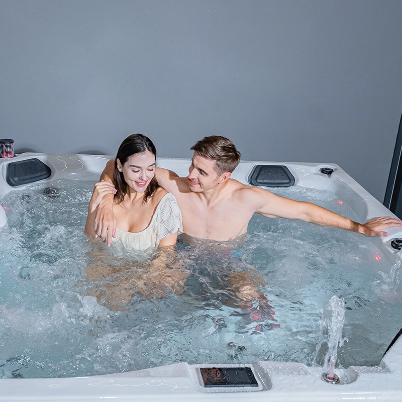 outdoor jacuzzi tub