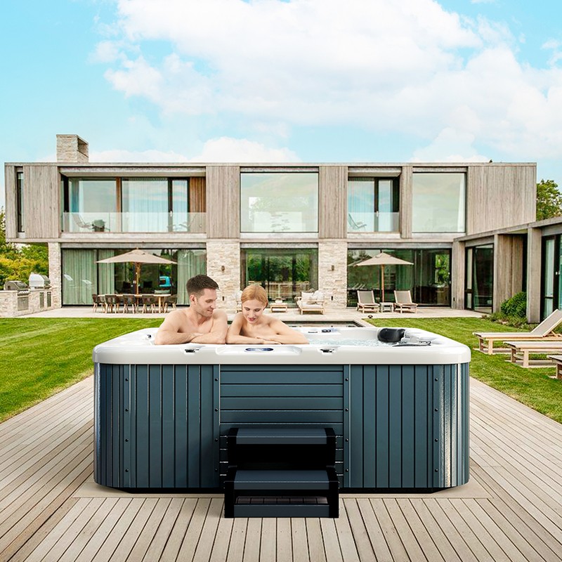 outdoor hot bathtub