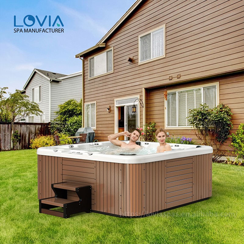 outdoor hot bathtub