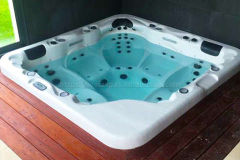 Verringert sich der Chlorgehalt eines Außen-Whirlpools automatisch?
