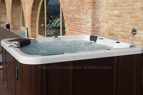 Was ist die optimale Eintauchtiefe für einen freistehenden Whirlpool?