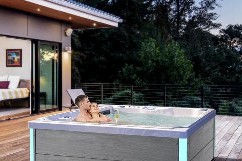 Wie viel Aufprallkraft benötigt ein 300-Gallonen-Whirlpool im Freien?