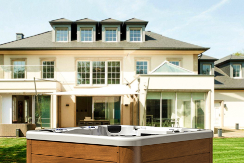 Millaista kylpylähierontaa voin nauttia ulkoporeammeessa?