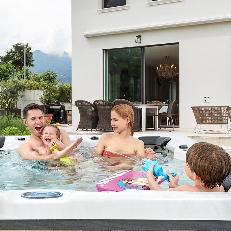 outdoor freestanding hot tub