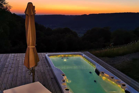 What does O3 mean on an outdoor hot tub?