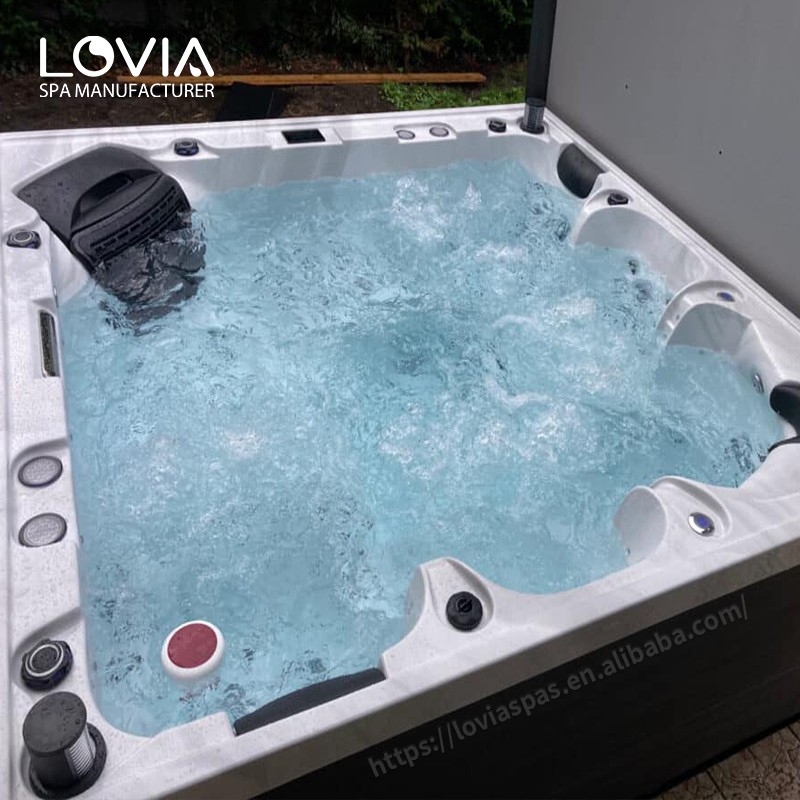 outdoor jacuzzi bathtub