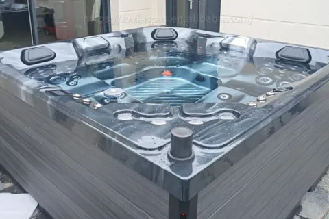 Una vasca idromassaggio indipendente rischia di ribaltarsi?