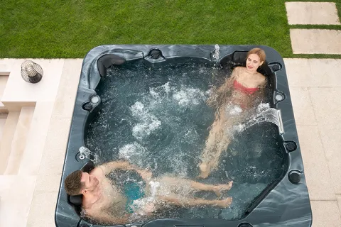 L'ozono aumenta il valore del pH di una vasca idromassaggio esterna?