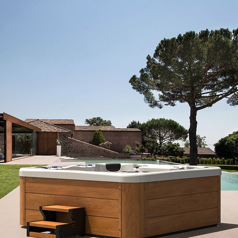 outdoor whirlpool