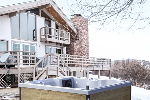 Qual è la temperatura troppo fredda per una vasca idromassaggio all'aperto?