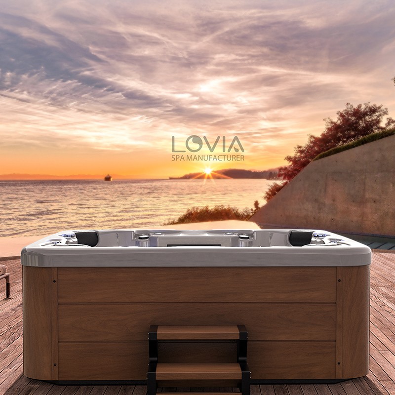 hot water tub outdoor