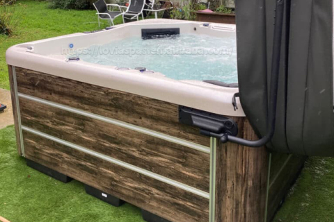 Kann ich auf einer Whirlpool-Abdeckung sitzen? Wie viel Gewicht kann sie tragen?