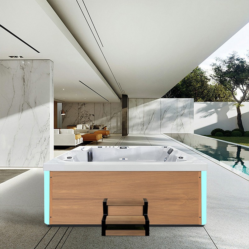 outdoor spa jacuzzi