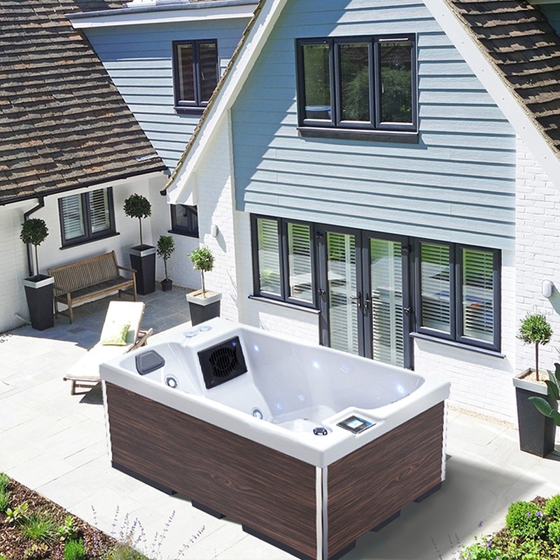 outdoor spa jacuzzi
