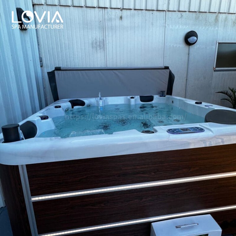 outdoor spa hot tub