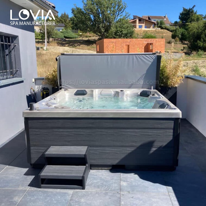 outdoor spa hot tub