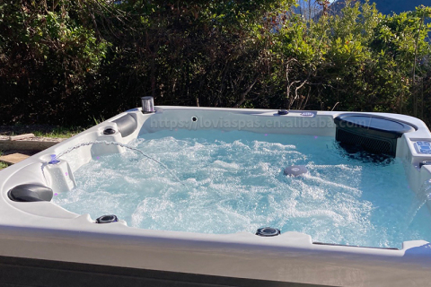 Qual è la differenza tra una vasca da bagno e una vasca idromassaggio?