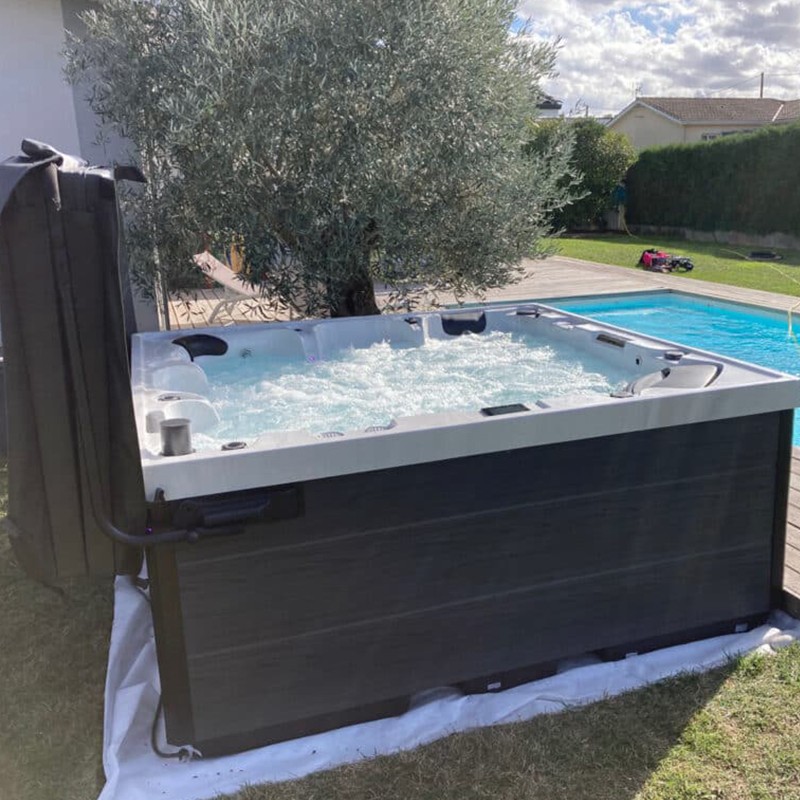 outdoor whirlpool