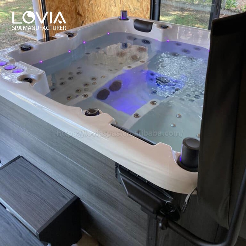 outdoor spa jacuzzi tub