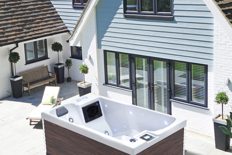 A quanti decibel funziona una jacuzzi da esterno?