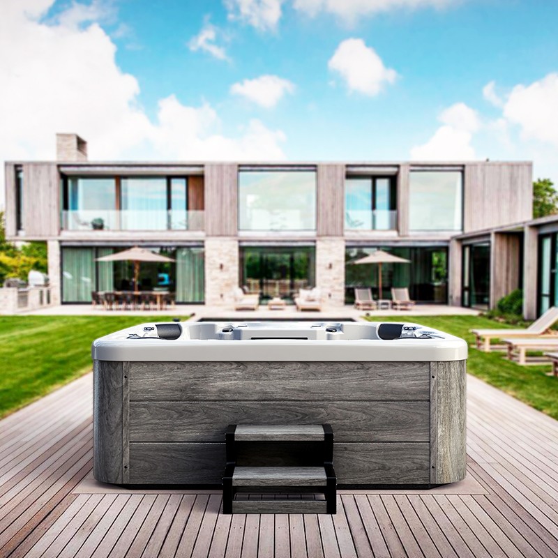 outdoor jacuzzi
