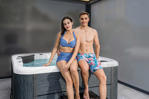 Jak mocna jest grzałka do dwuosobowego jacuzzi na świeżym powietrzu?