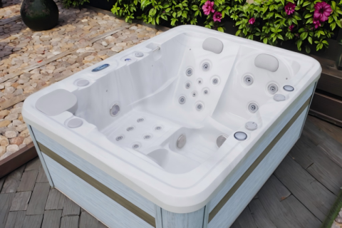 Why is it difficult to breathe in a spa jacuzzi bathtub?