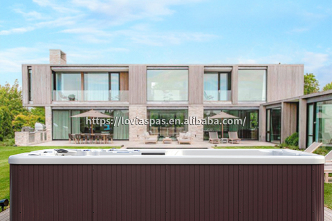 Förbrukar ett lyxigt spabad mycket vatten?