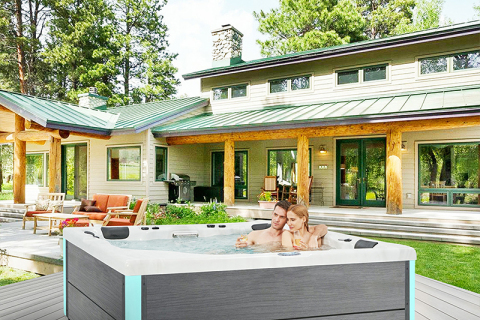 What are the acceptable chlorine levels in jacuzzi tubs?