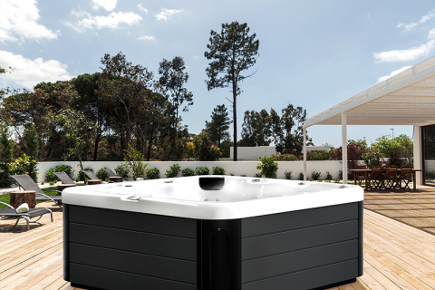 Hur stora är utomhusspabad för 6 personer?