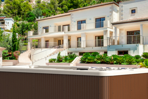 Hoe zwaar is een zwemspa voor 7 personen?