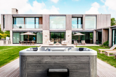 How Does the Suction of a Spa Jacuzzi Tub Work?