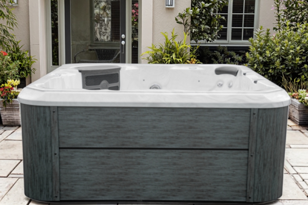 Könnyű be- és kiszállni a szabadon álló kültéri pezsgőfürdőkből?