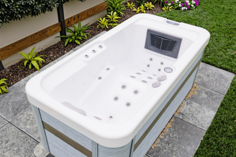 Qual è la temperatura dell'acqua ideale per gli anziani in una piscina con idromassaggio?