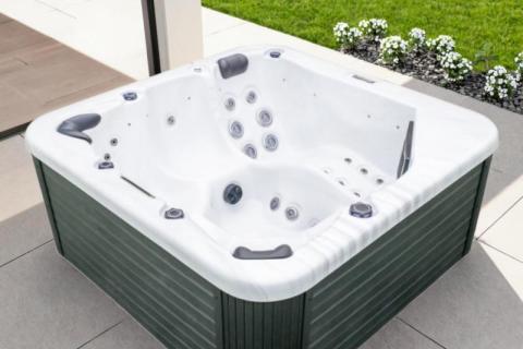 Outdoor Hot Tubs: Common Issues and Solutions