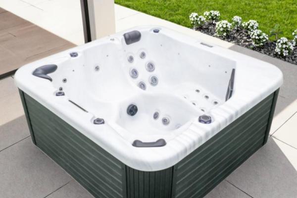 Outdoor Hot Tubs: Common Issues and Solutions