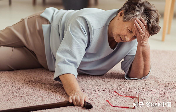 Mga kapaki-pakinabang na tulong upang maiwasan ang pagkahulog