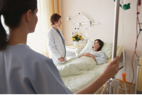 Ang ebolusyon ng mga kama sa ospital: mula manual hanggang electric