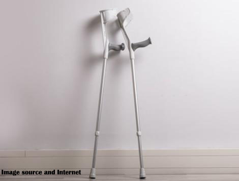 Alin ang mas mahusay, isang underarm crutch o isang forearm crutch?