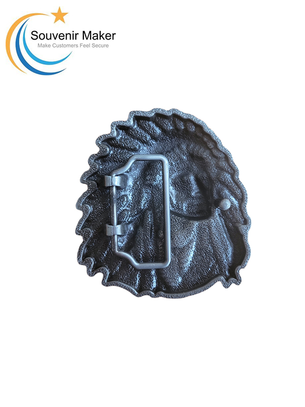 Fibbia per cintura turchese occidentale con testa di capo nativo americano in argento antico