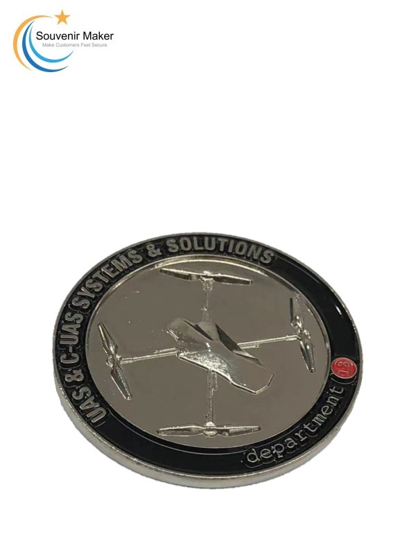 Individuelle Challenge-Münze mit glänzender Versilberung, gefüllt mit schwarzer und roter Soft-Emaille