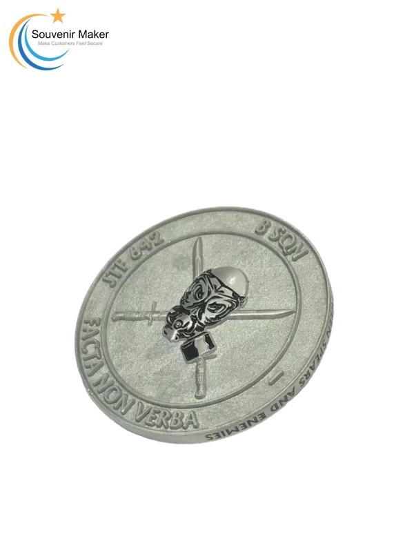 Vlastní výzva mince se starožitným stříbrným povrchem plněná měkkým smaltem