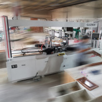 Máquina de montagem de moldura de madeira para porta de armário de alta frequência
