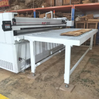 آلة الانضمام إلى ألواح الأثاث الرفيعة ذات التردد العالي