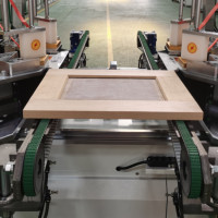 Automatic Discharging Wooden Frame Assembly Machine