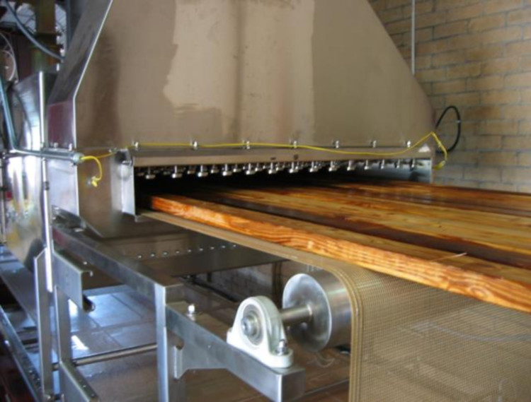 Radio frequency wood drying machine
