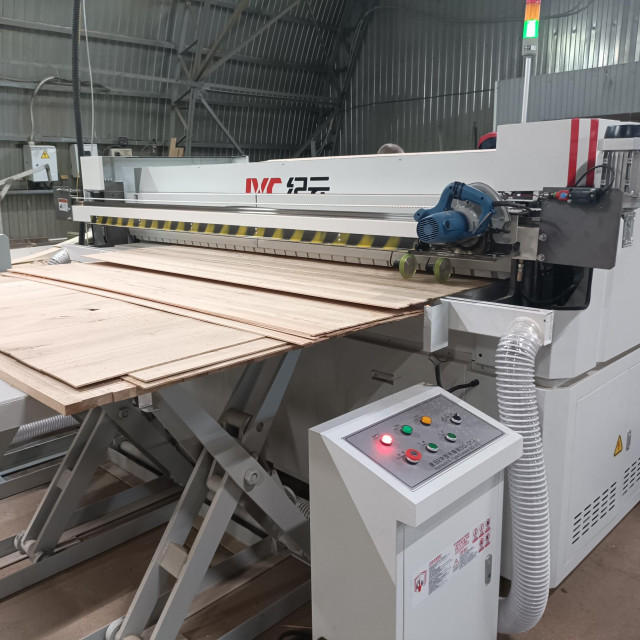 HF thin wood panel joining machine